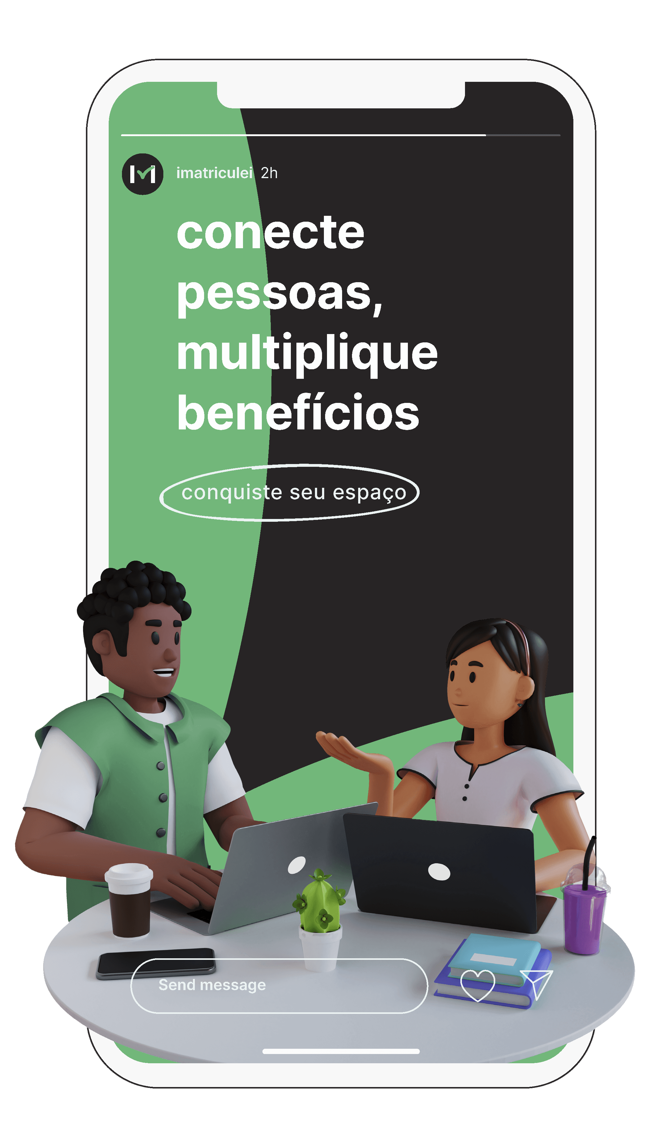 Família acompanhando matrícula no celular